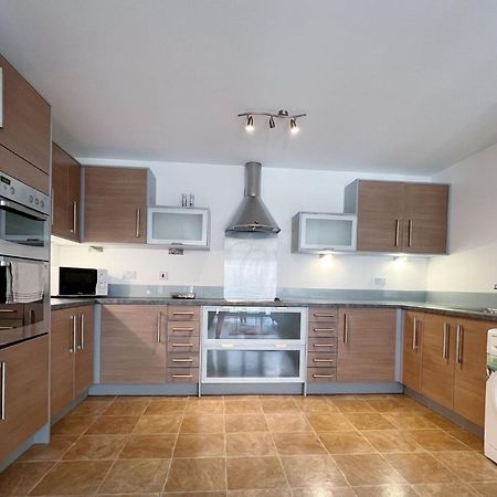 Comfort Seaside Two-Bedroom Apt Swansea Ngoại thất bức ảnh