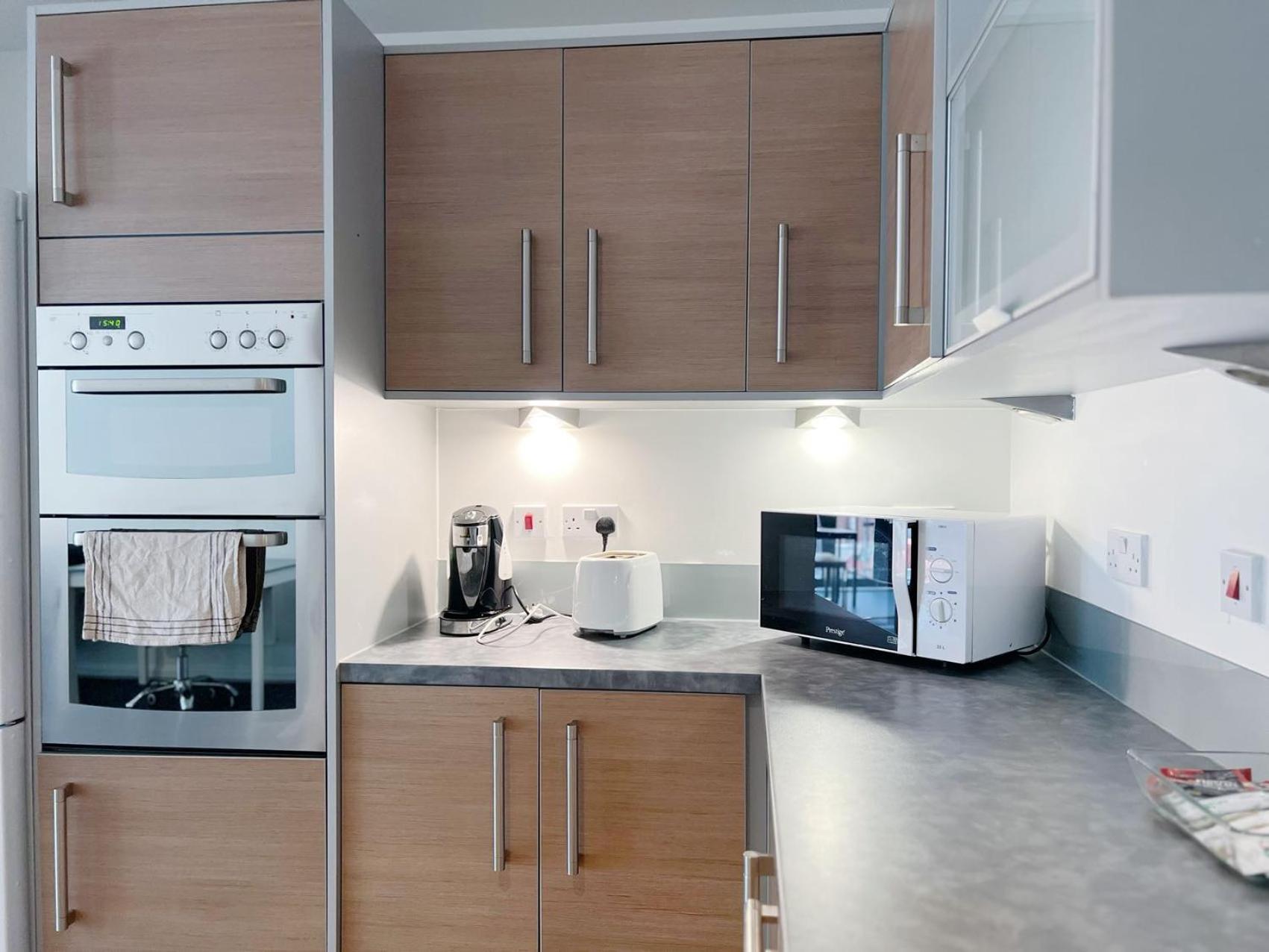 Comfort Seaside Two-Bedroom Apt Swansea Ngoại thất bức ảnh