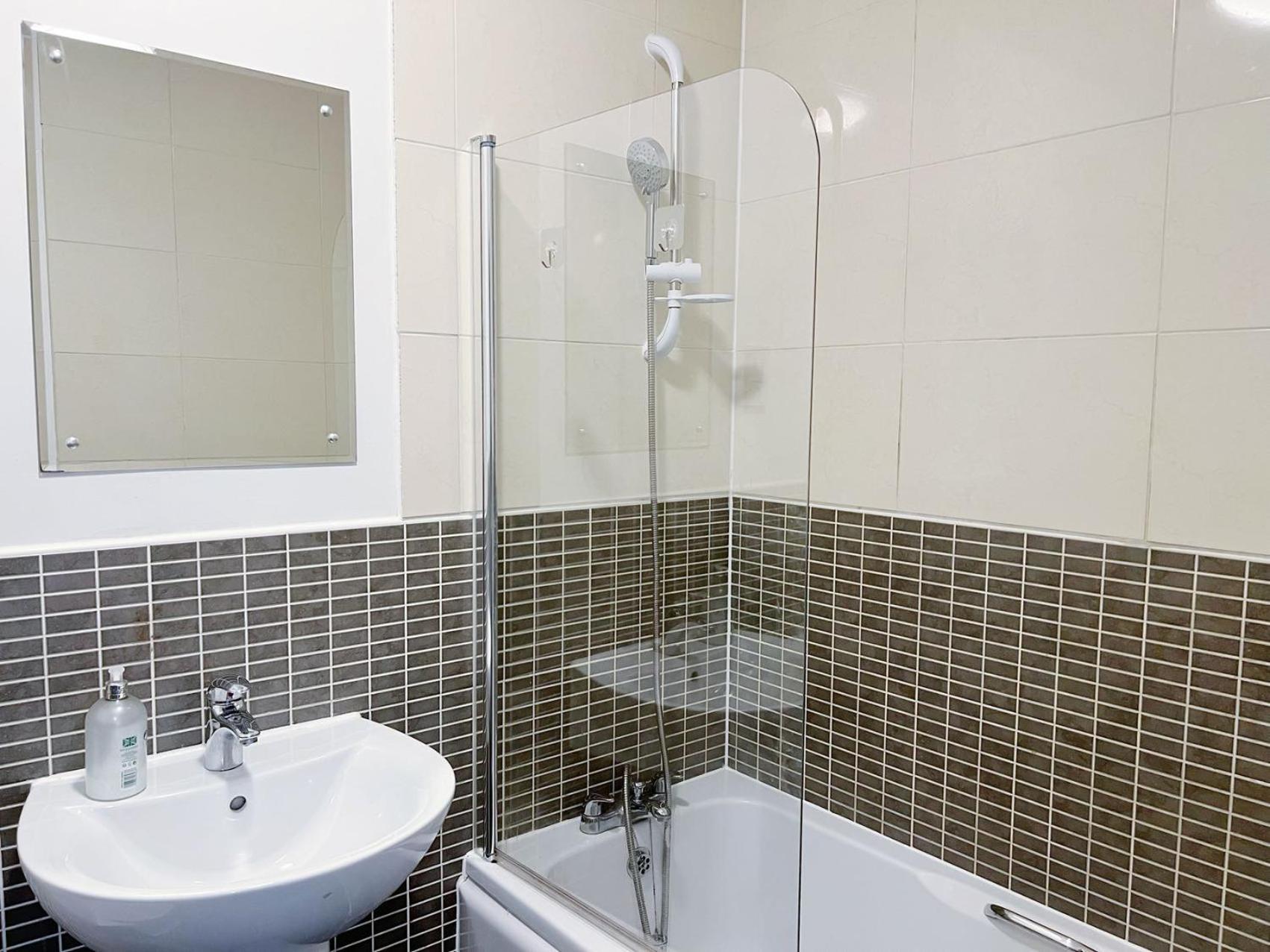 Comfort Seaside Two-Bedroom Apt Swansea Ngoại thất bức ảnh
